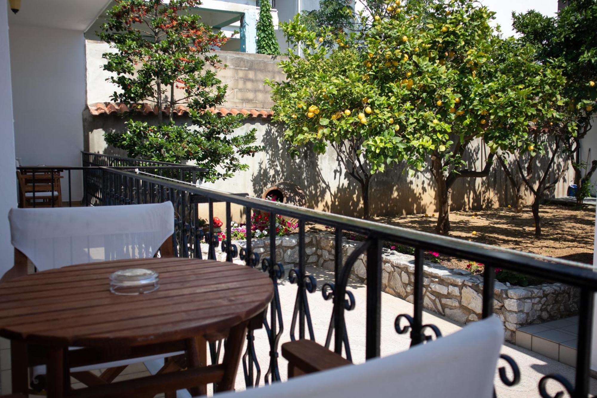 Athanasia Apartments Скиатос Экстерьер фото